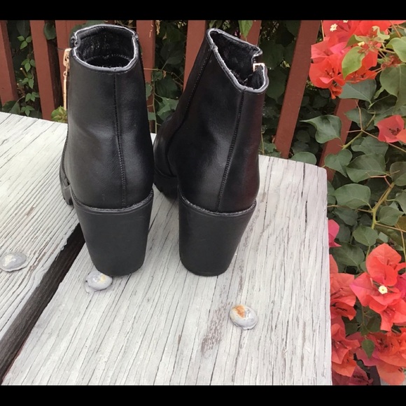 Lady Paulina Black Booties - Picture 3 of 10